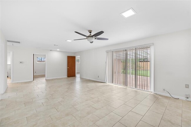 Building Photo - 4135 Levonshire Dr