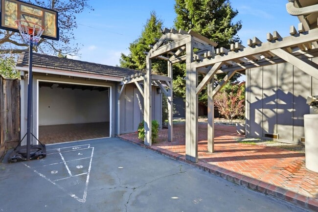 Building Photo - 954 Sunlite Dr