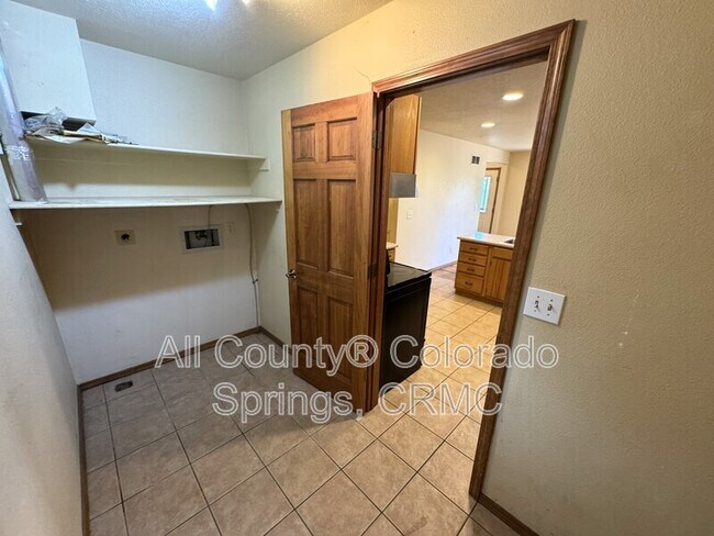 Building Photo - 380 Ponderosa Ln
