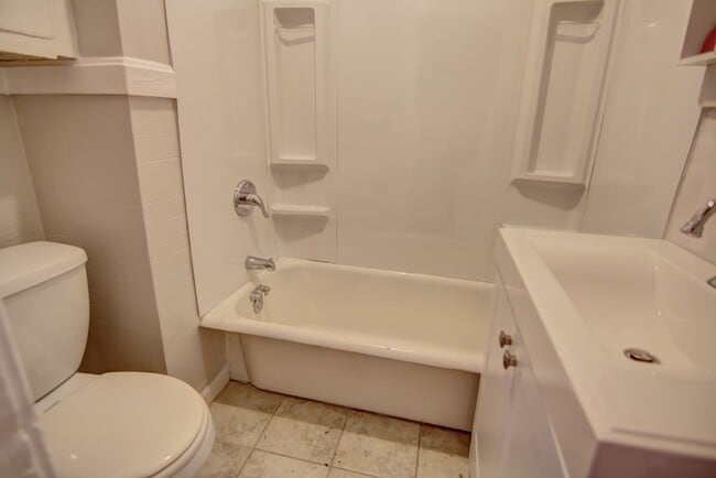 Building Photo - Nicely remodeled 2 bedroom 1 bath home in ...
