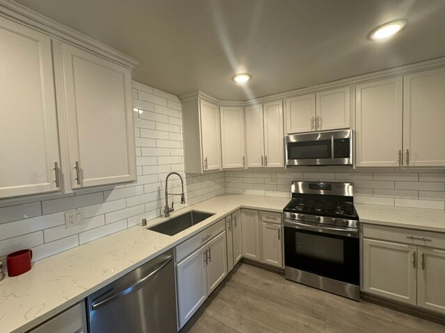 Building Photo - 572 M St