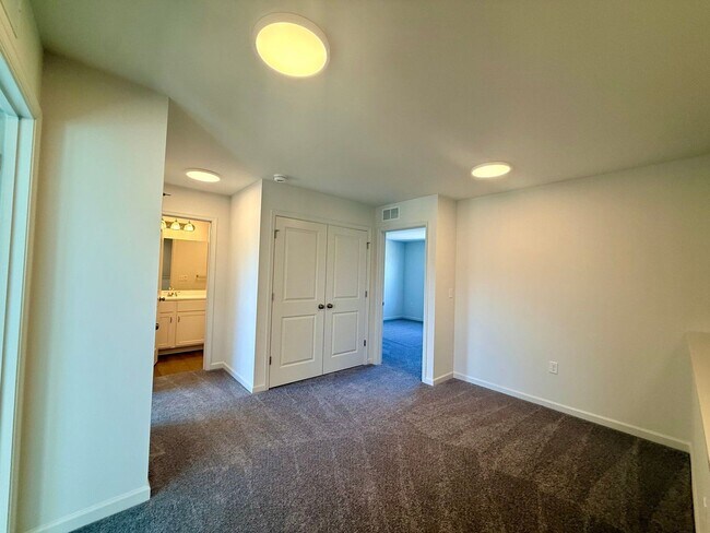 Building Photo - 45 N Conifer Dr
