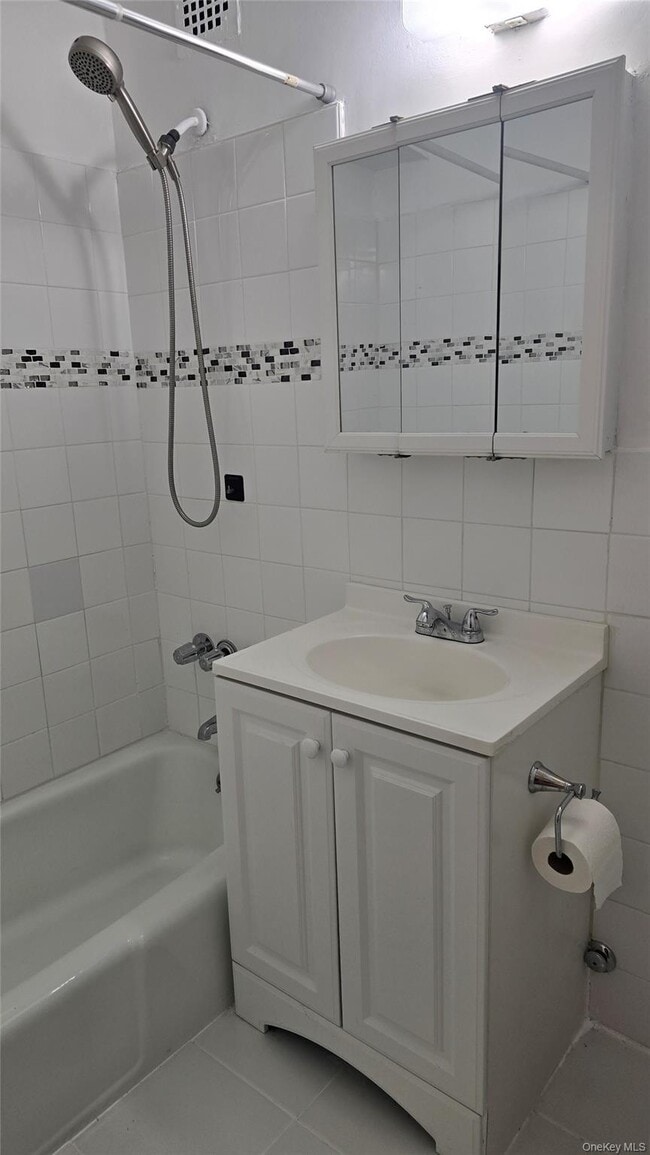 Building Photo - 20 Secor Pl