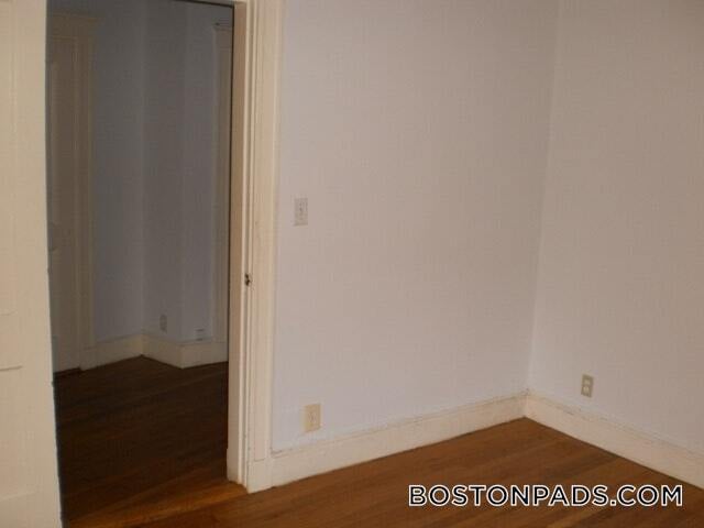 Building Photo - 137 Park Dr