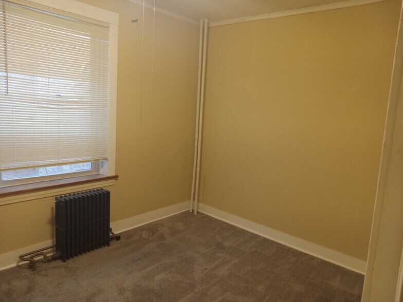 Second bedroom - 5026 W Hutchinson St