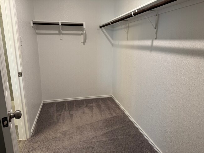 Building Photo - 108 Banyon Dr