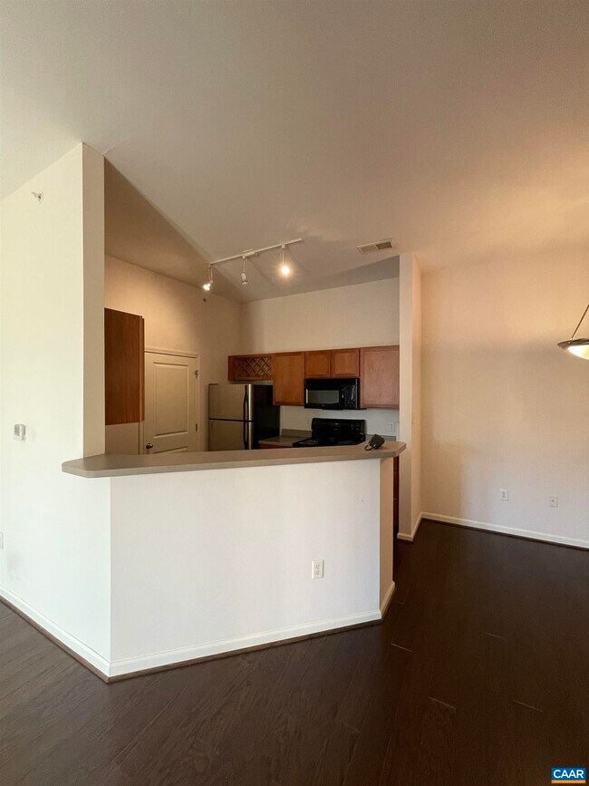 Building Photo - 735 Walker Square