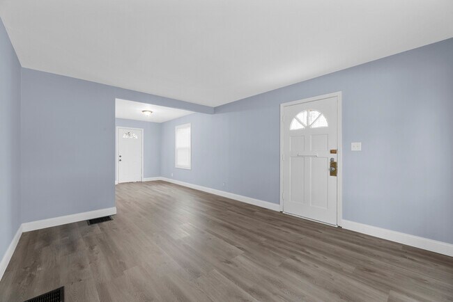 Building Photo - 1208 E 26th Ave