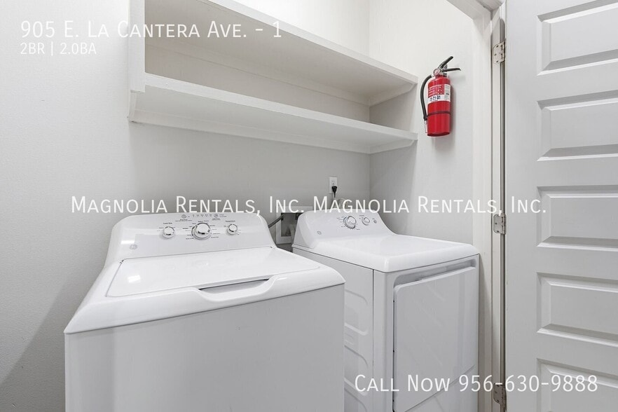 Building Photo - 905 E la Cantera Ave