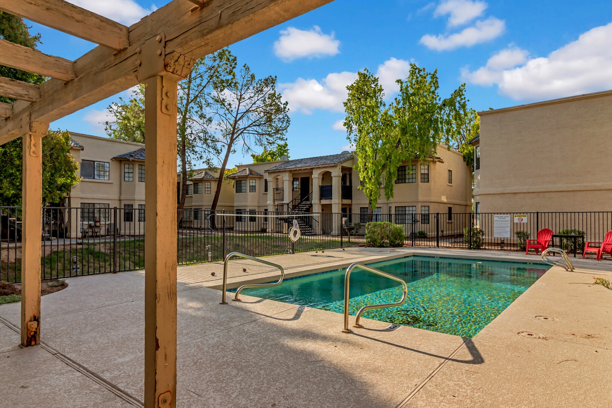 Building Photo - 925 S Longmore