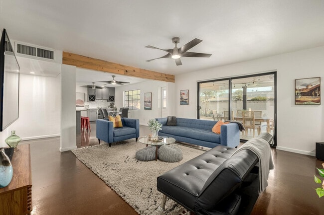 Building Photo - 8335 E Weldon Ave