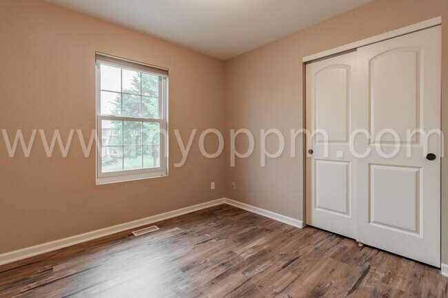 Building Photo - Available NOW! | 3 Bedroom / 2 Bathroom Home | Bennington