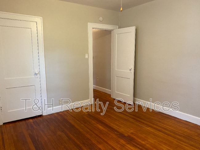 Building Photo - 6158 Winthrop Ave