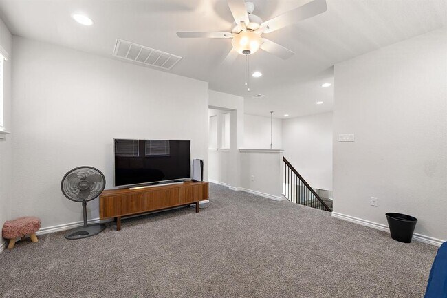 Building Photo - 109 Broken Oak Dr