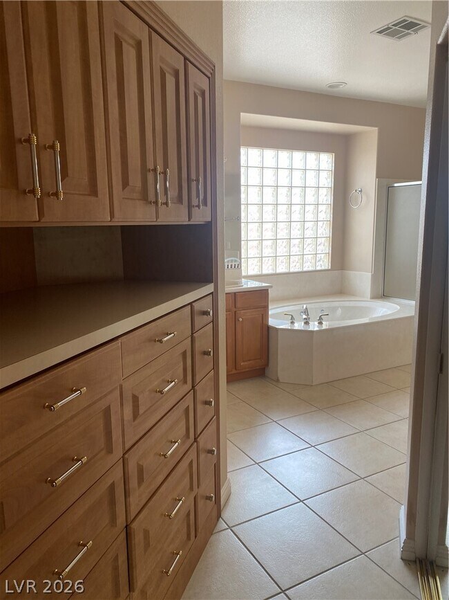 Building Photo - 10340 Riva De Destino Ave