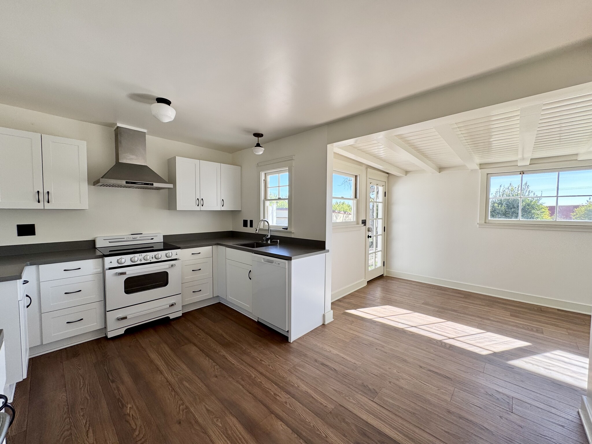 Kitchen and Dining Room - 2267 Aliso Canyon Rd