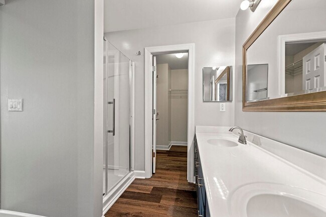 Building Photo - 4 Bedroom with Large Lot Available Now!