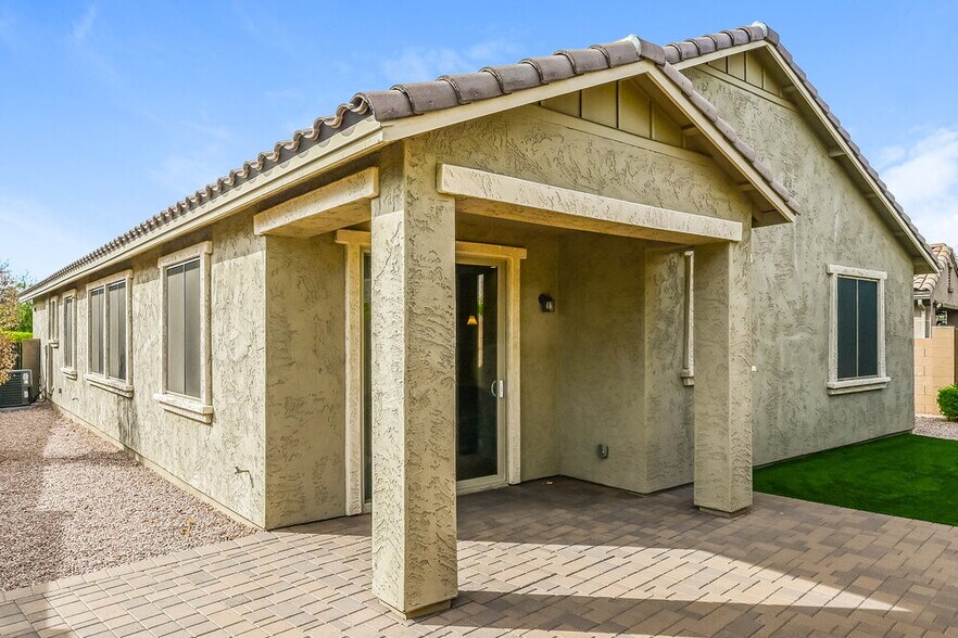 Building Photo - 12034 W Lariat Ct