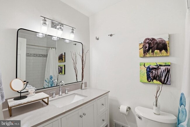 Building Photo - 2207 Victor Ct