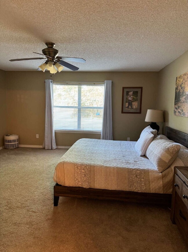 Building Photo - "Spacious 4-Bed Family Home in Milton with...