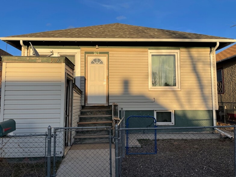 Front Exterior - 909 S 2nd St