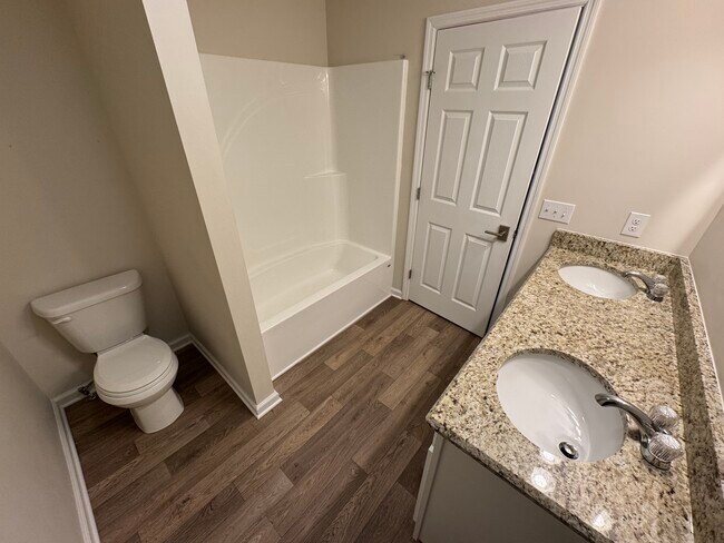 Building Photo - 909 Freeman St