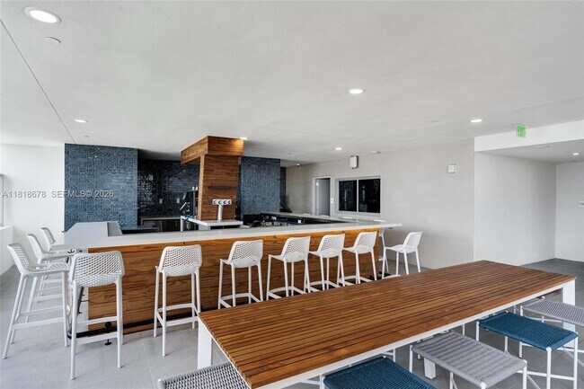 Building Photo - 227 NE 2nd St