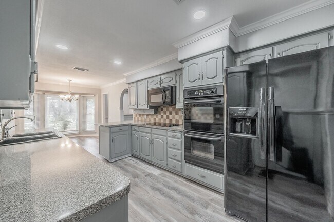 Building Photo - Charming Updated Home on Quiet Cul-de-Sac