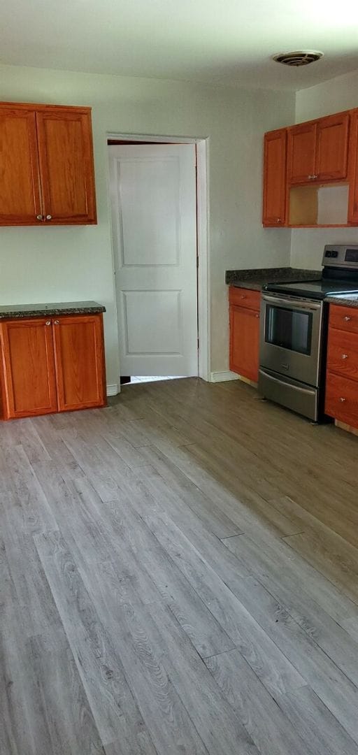 Building Photo - 3 Bed 1 Bath Home With Carport | Pet Frien...