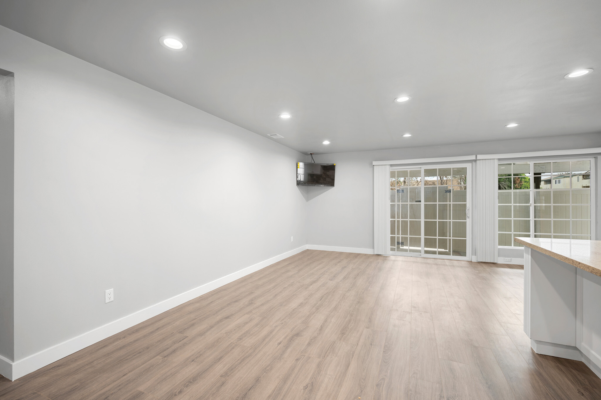 Building Photo - 16132 Chatsworth St