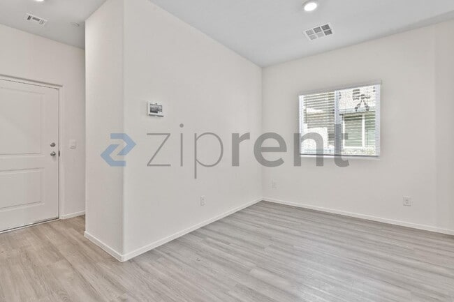 Building Photo - Unit Unit 3
