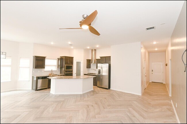 Building Photo - 14905 Tierra Haven Ave