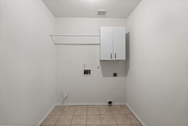 Building Photo - 3408 E 48th Ct