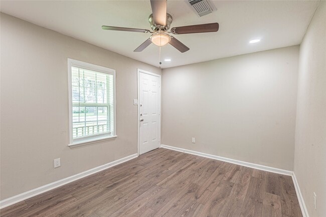 Building Photo - 2110 N Galveston Ave