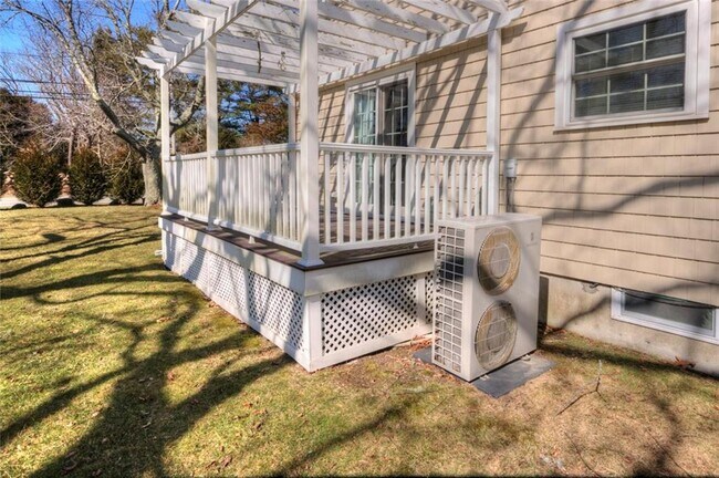 Building Photo - 540 Matunuck Beach Rd