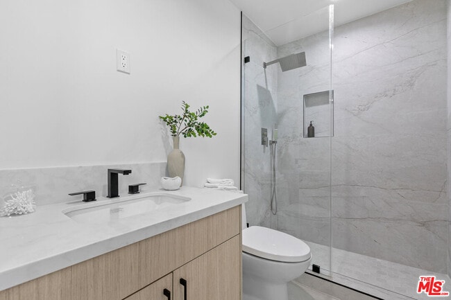 Building Photo - 18101 Green Meadow Dr