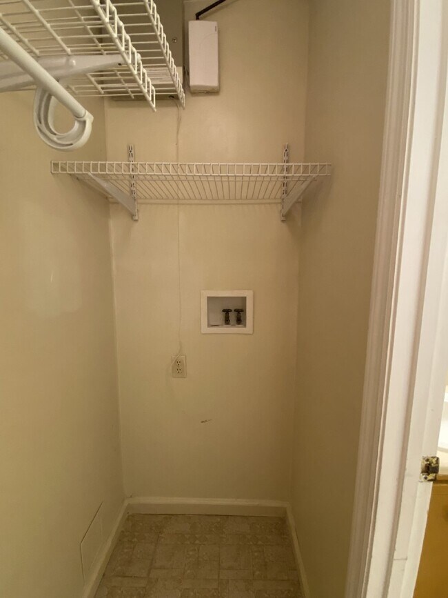 Building Photo - House for Rent