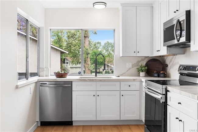 Building Photo - 1738 N Cedar Glen Dr