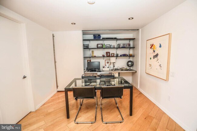 Building Photo - 241 S 6th St