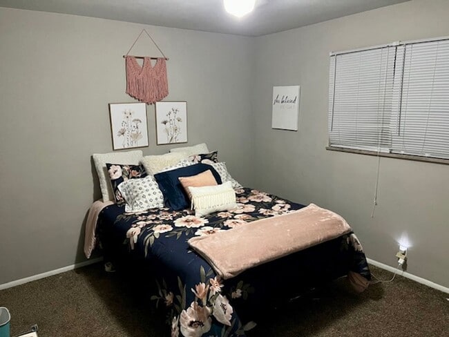 Building Photo - Spacious 3-bedroom, 2.5-bathroom house in ...
