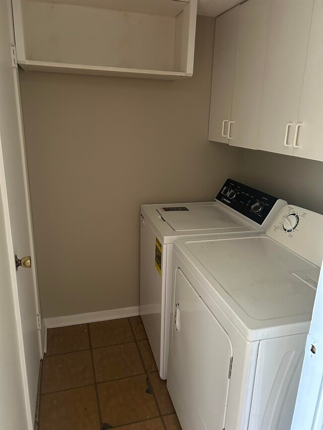 Building Photo - 5666 Encino Cove