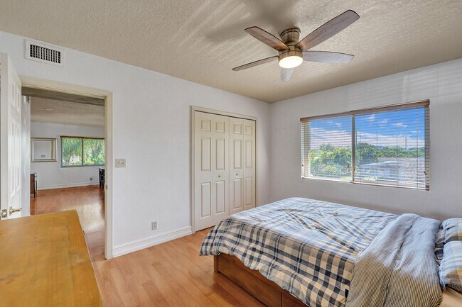 Building Photo - 1423 Holly Heights Dr
