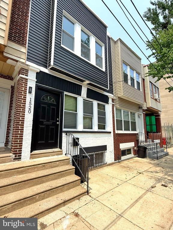 Building Photo - 1520 S Myrtlewood St