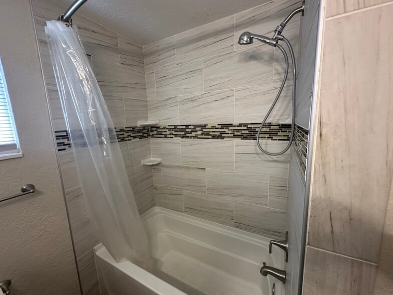 Building Photo - 539 S Gertrude Ave