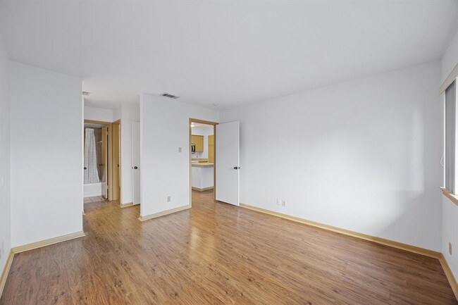 Building Photo - 8888 Tallwood Dr