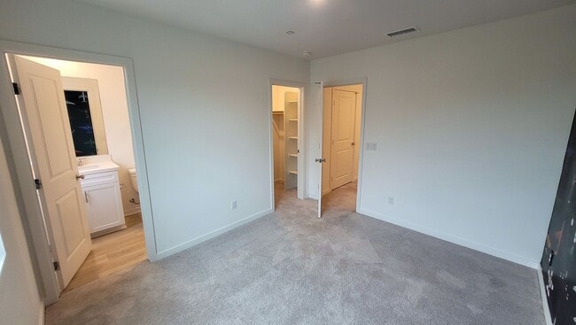 Building Photo - $1000 OFF MOVE IN COST on this Gorgeous Three Story 3 Bed 3 Bath Townhouse