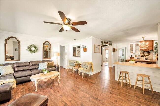 Building Photo - 16084 Stur St