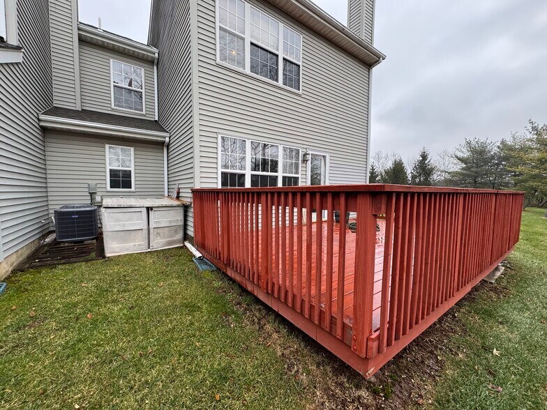 Building Photo - 700 Evergreen Ct