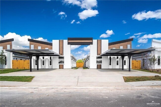 Primary Photo - 5 N Alexandrite Ave