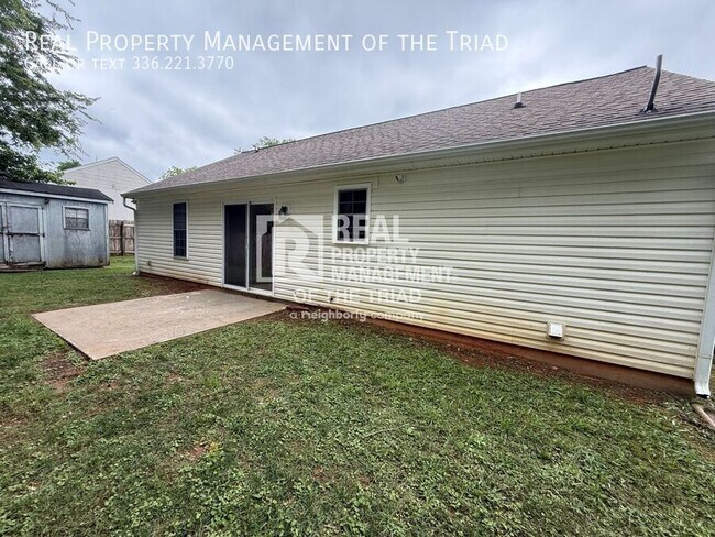 Building Photo - 8 Franklinwood Dr
